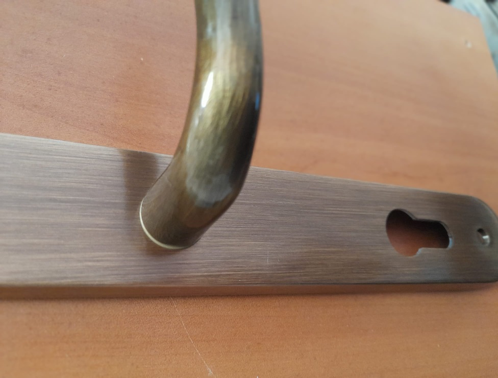 Maniglia per porta con placca  modello Comit Amalfi 
