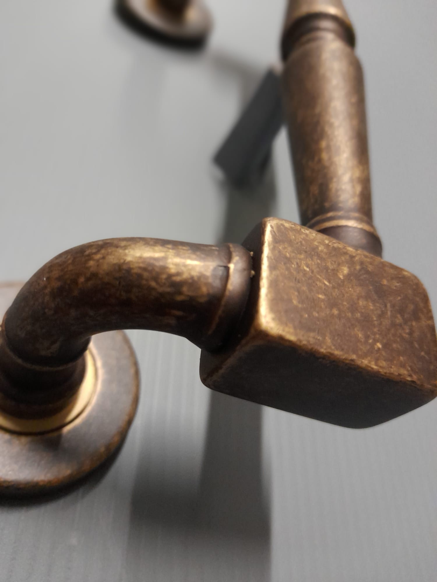 Maniglione REGUITTI serie Ginevra Spostato