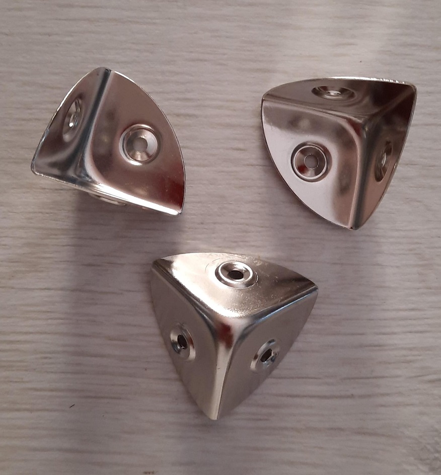 Angolari per Bauli e casse da 30 mm acciaio nichelato 