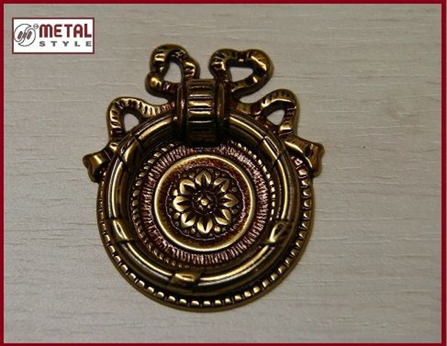 Maniglia con anello patine' per mobile Metal 122360.5000.54