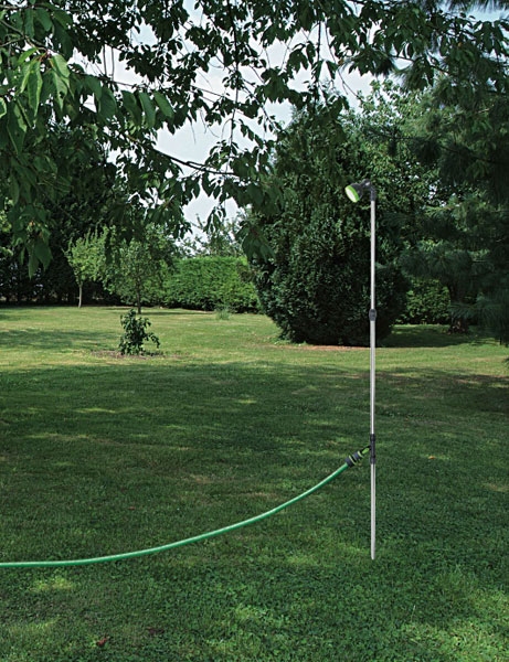 Doccia da giardino con treppiede