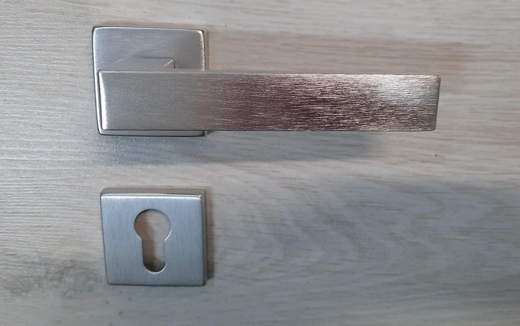 Maniglia per porta quadra ANGOLO in alluminio CROMOSATINATO  Lineacalì