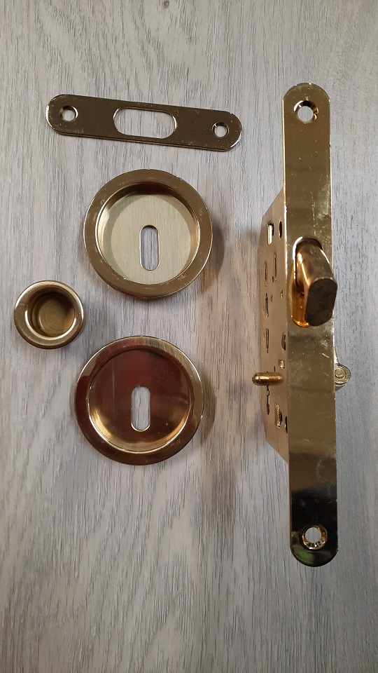 Kit maniglie tonde e serratura per porte scorrevoli con chiave Ottone lucido ARIENI 95