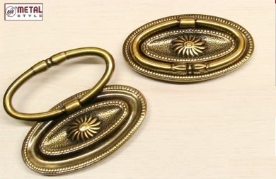 Maniglia  per mobile ovale con baser color oro valenza 06223Z0810007