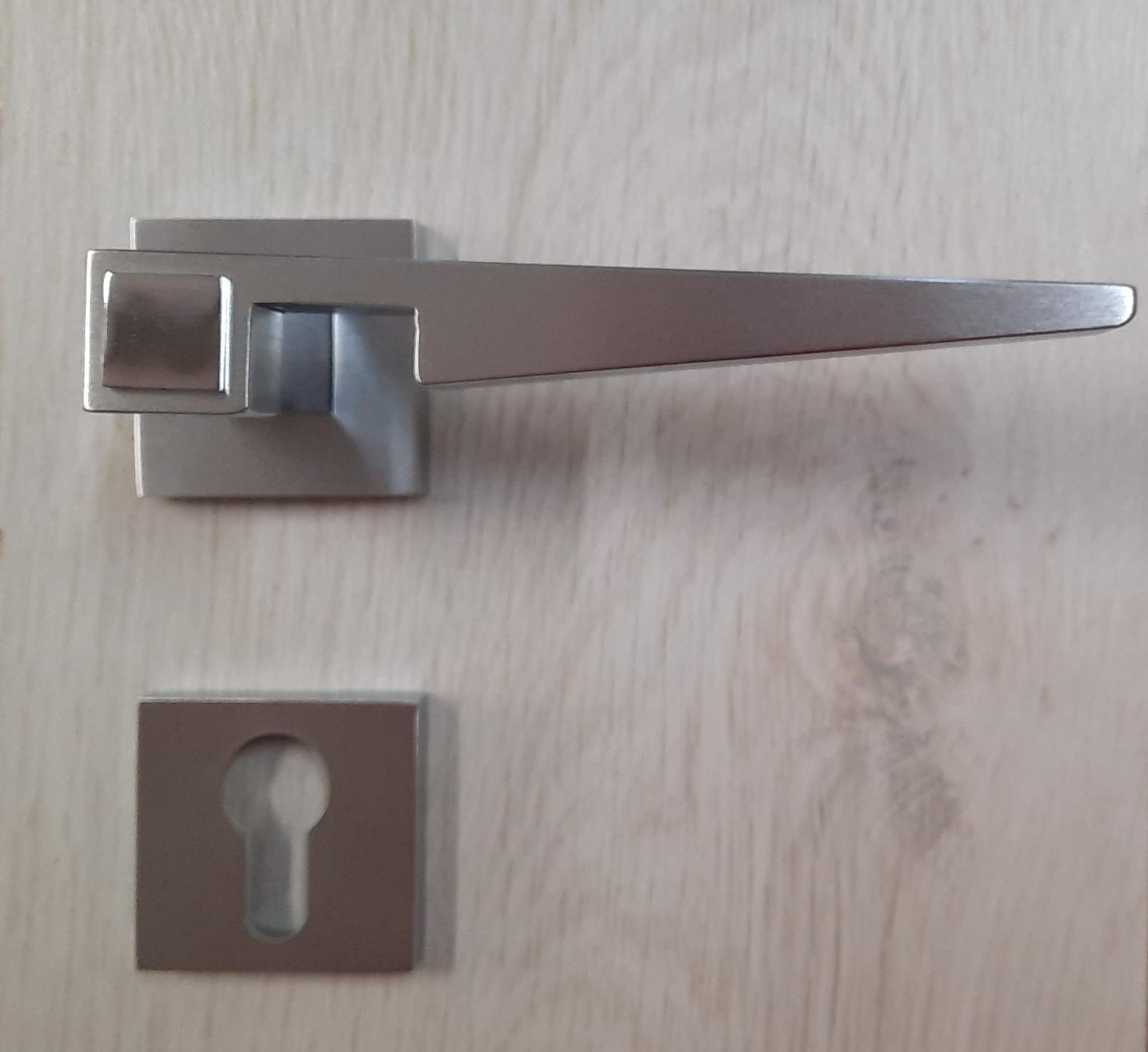 Maniglia per porta Suprema ART 15 Poggi e Mariani cromo satinato foro yale