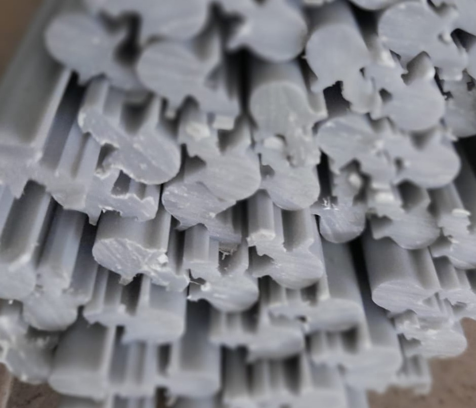 Binario plastica semi-incasso per scorrevoli mt3 Bombato