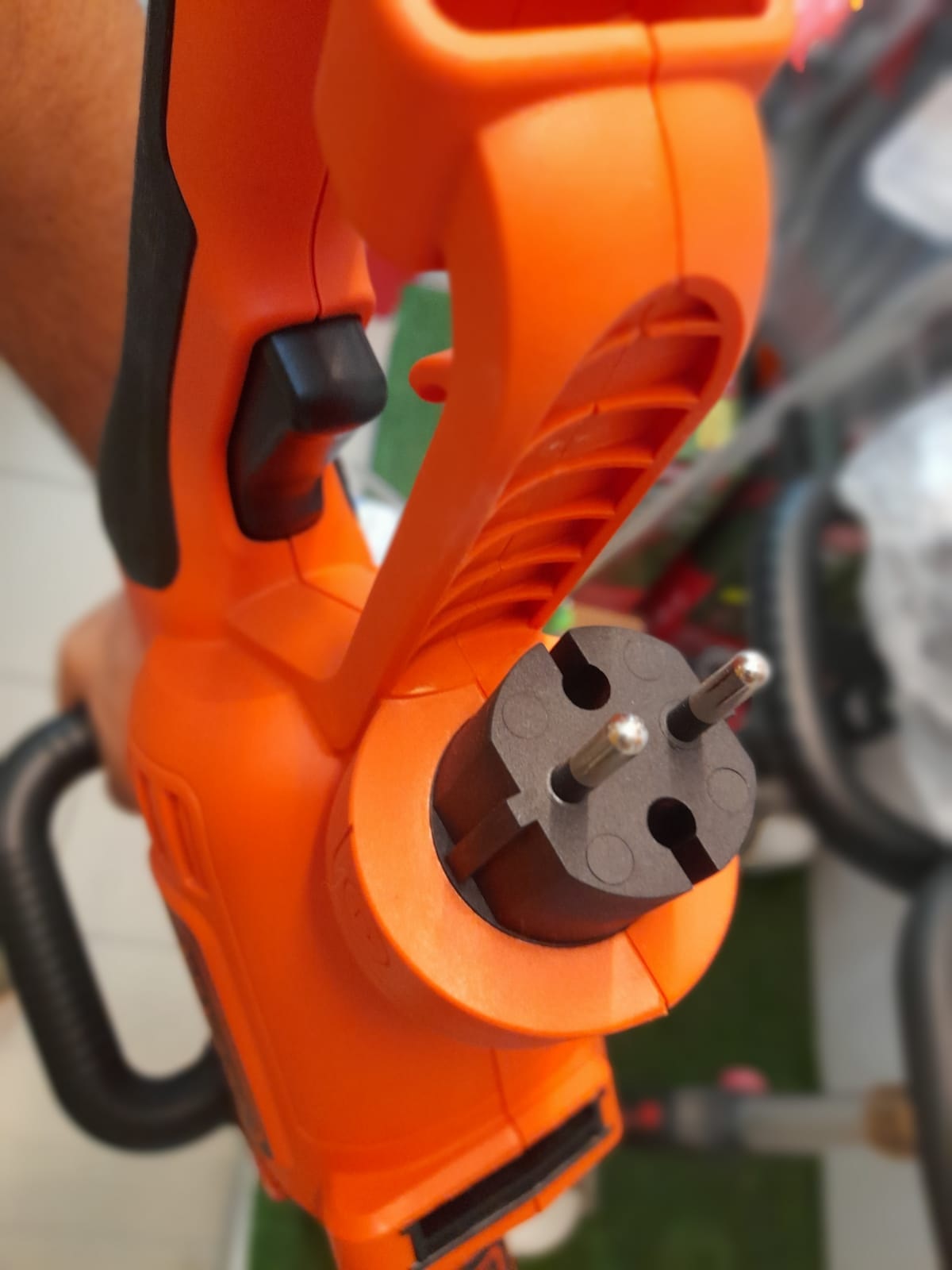 Tagliabordi 700 W con cavo da 10 mt BLACK+DECKER strimmer
