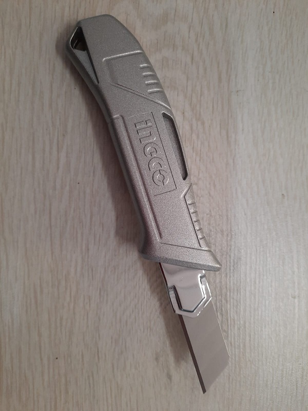 Cutter taglierino  INGCO lama da 18mm in alluminio Ingco