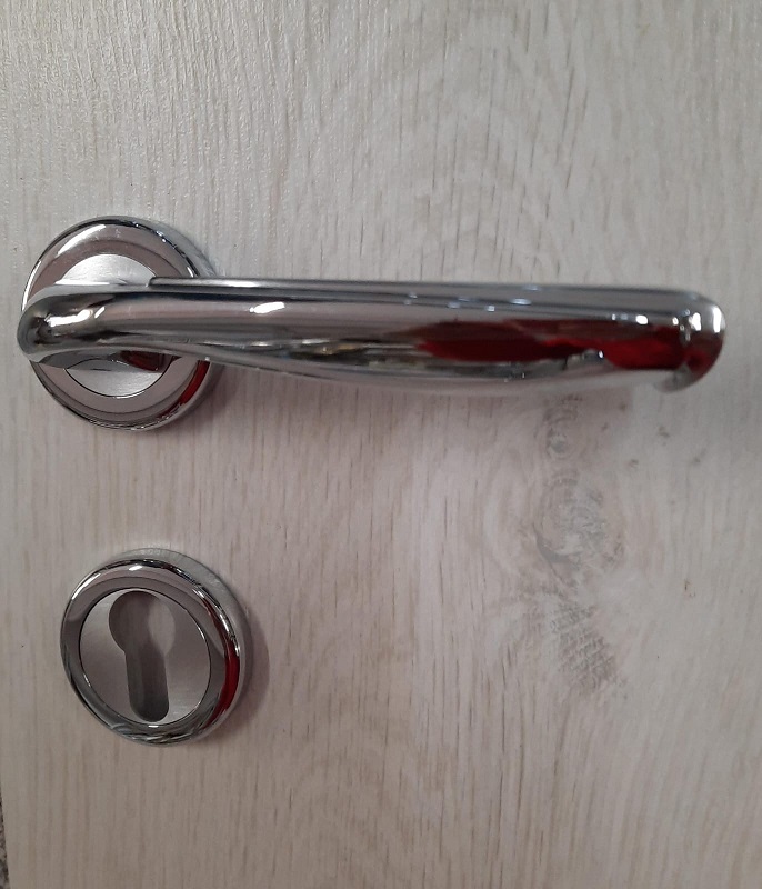 Maniglia per porta   ART 19 R Poggi e Mariani cromo lucido e satinata foro YALE