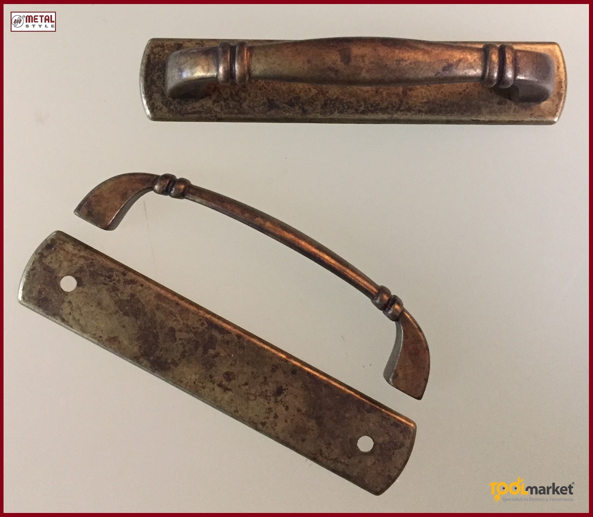 Maniglia per mobile anticata con placca da 96 mm 18063Z0960B03