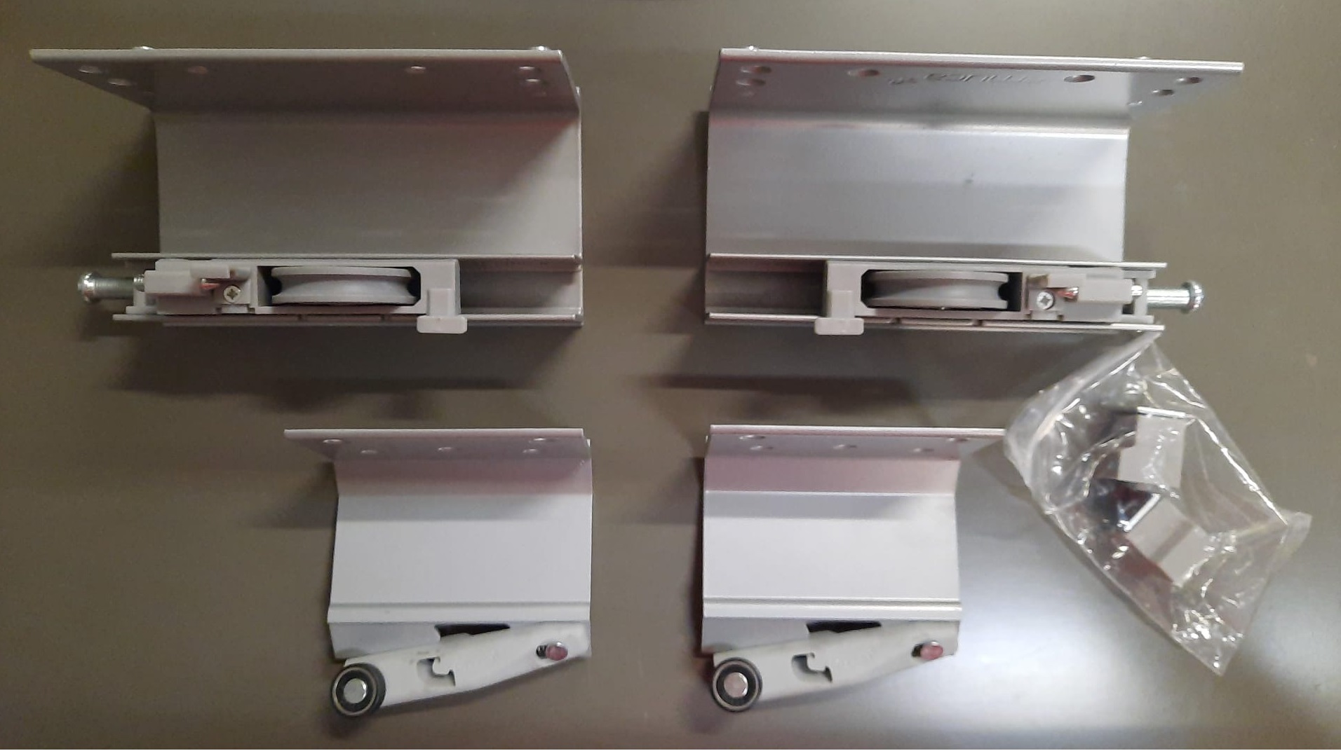 Emuca Kit per armadi 2 ante sovrapposte 23 mm SPACE + spessore anta