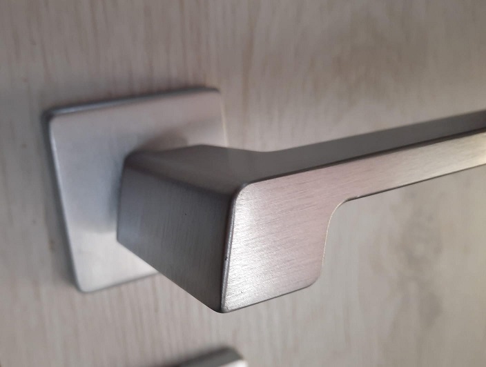 Maniglia Stream Zincral per porte linea calì