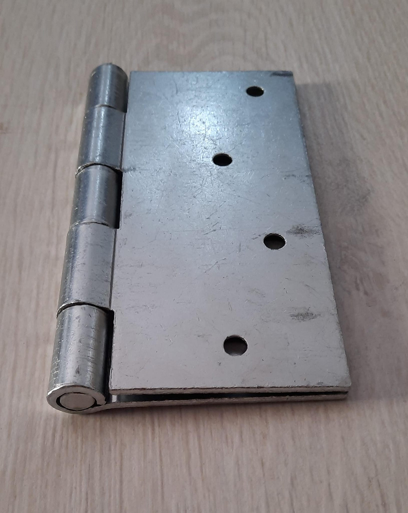 Cerniera pesante ferro zincato  con fori laterali spessore 3 mm fori ø 5,5 mm
