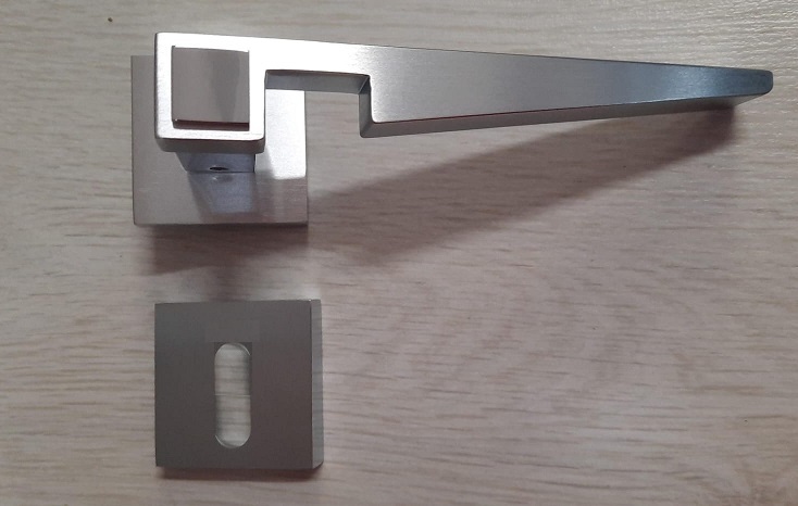 Maniglia per porta Suprema ART 15 Poggi e Mariani cromo satinato foro yale