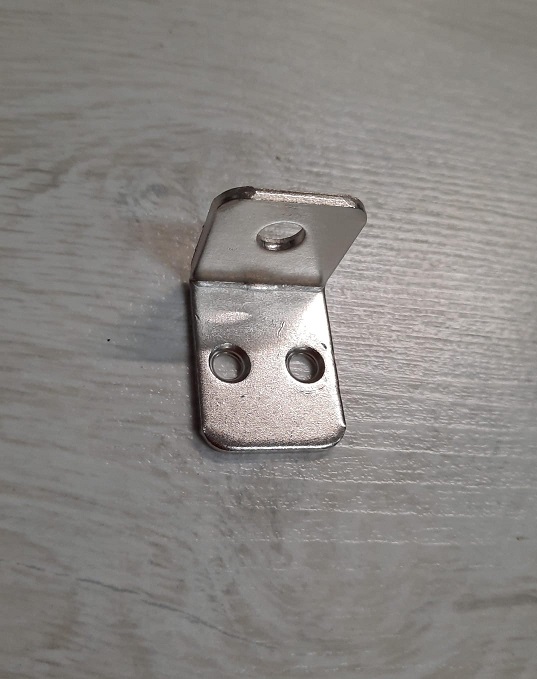 Lastrina angolare 22x28   zincata art. 2/95 96 e 97