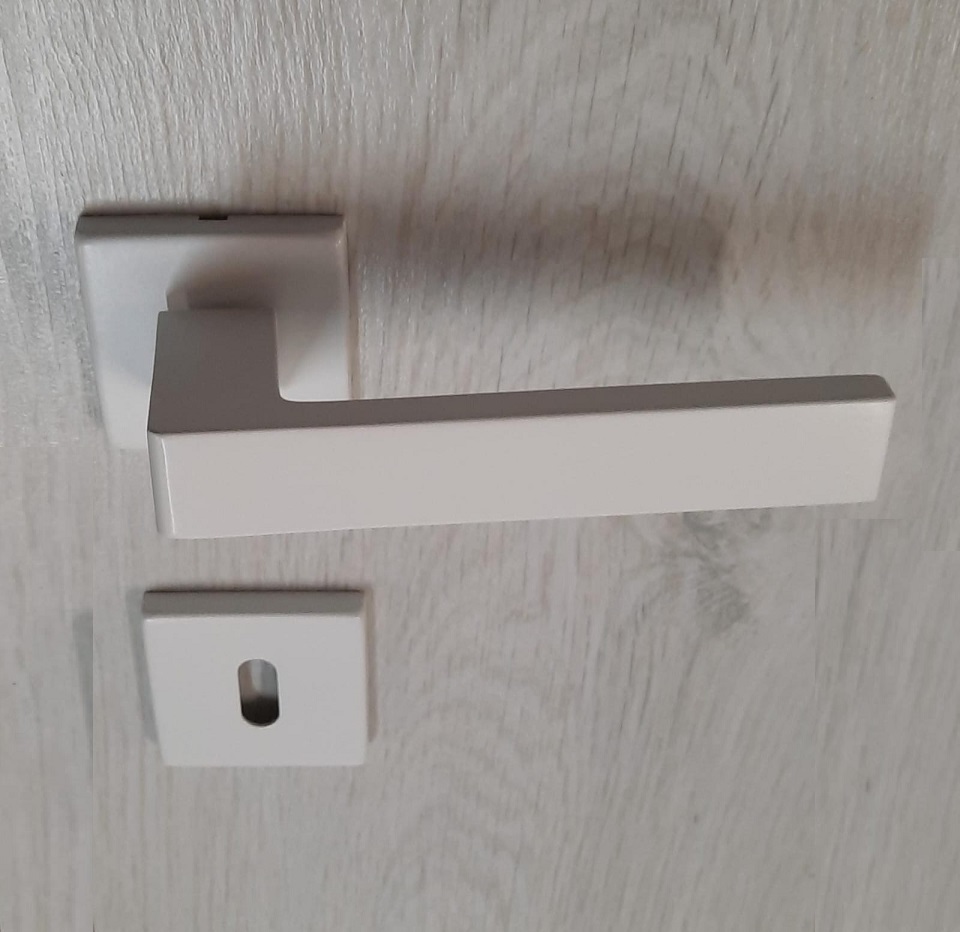 Maniglia per porta quadra ANGOLO  in alluminio BIANCA Lineacali' 