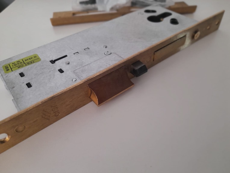 Serratura Cisa 12015 ottone lucido entrata 40 mm