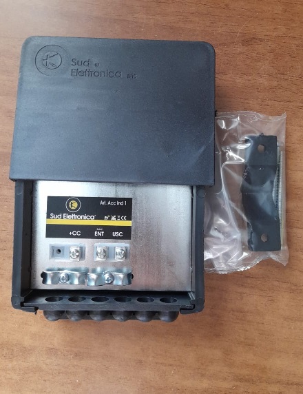 Derivatore da palo per antenna TV 2 uscite ACC IND 1