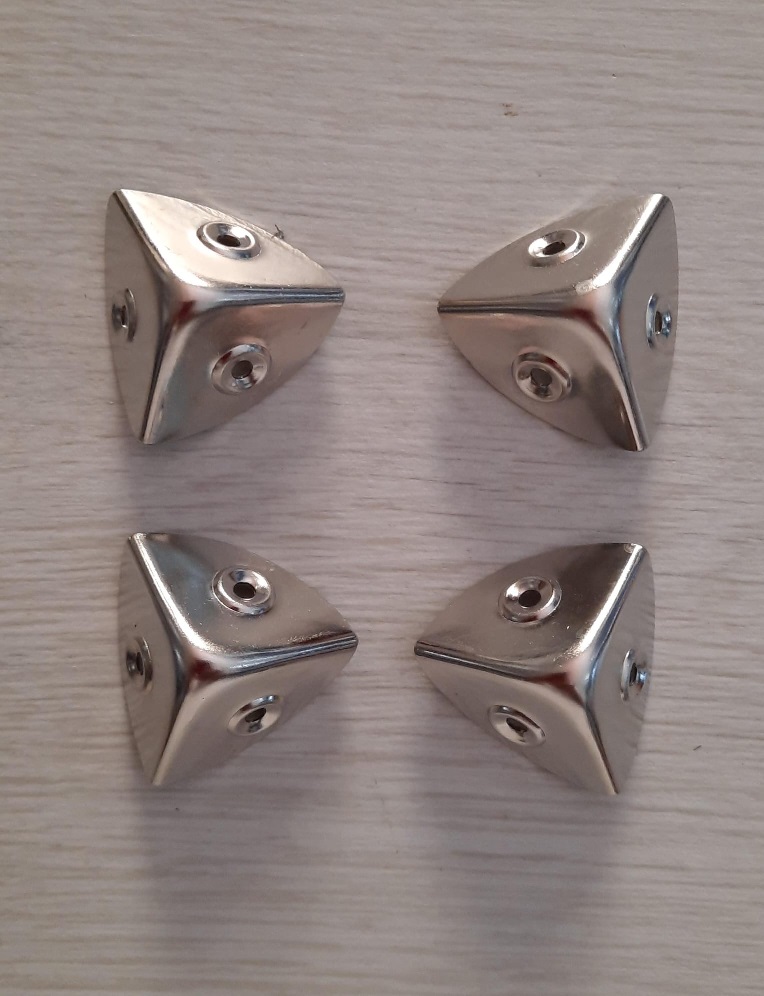 Angolari per Bauli e casse da 30 mm acciaio nichelato 