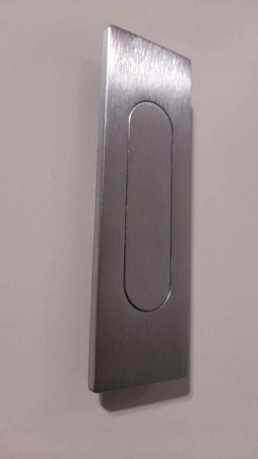 Maniglia incasso per porta scorrevole  quadro cromo satinato con chiusura a molla -fimet