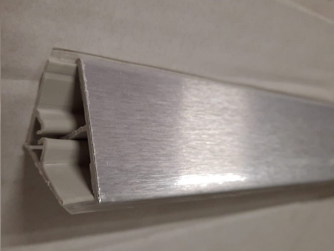 Alzatina triangolare per TOP piano da cucina in PVC da mt 3