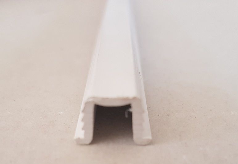 Binario plastica per scorrevoli incassato mt3 ad U
