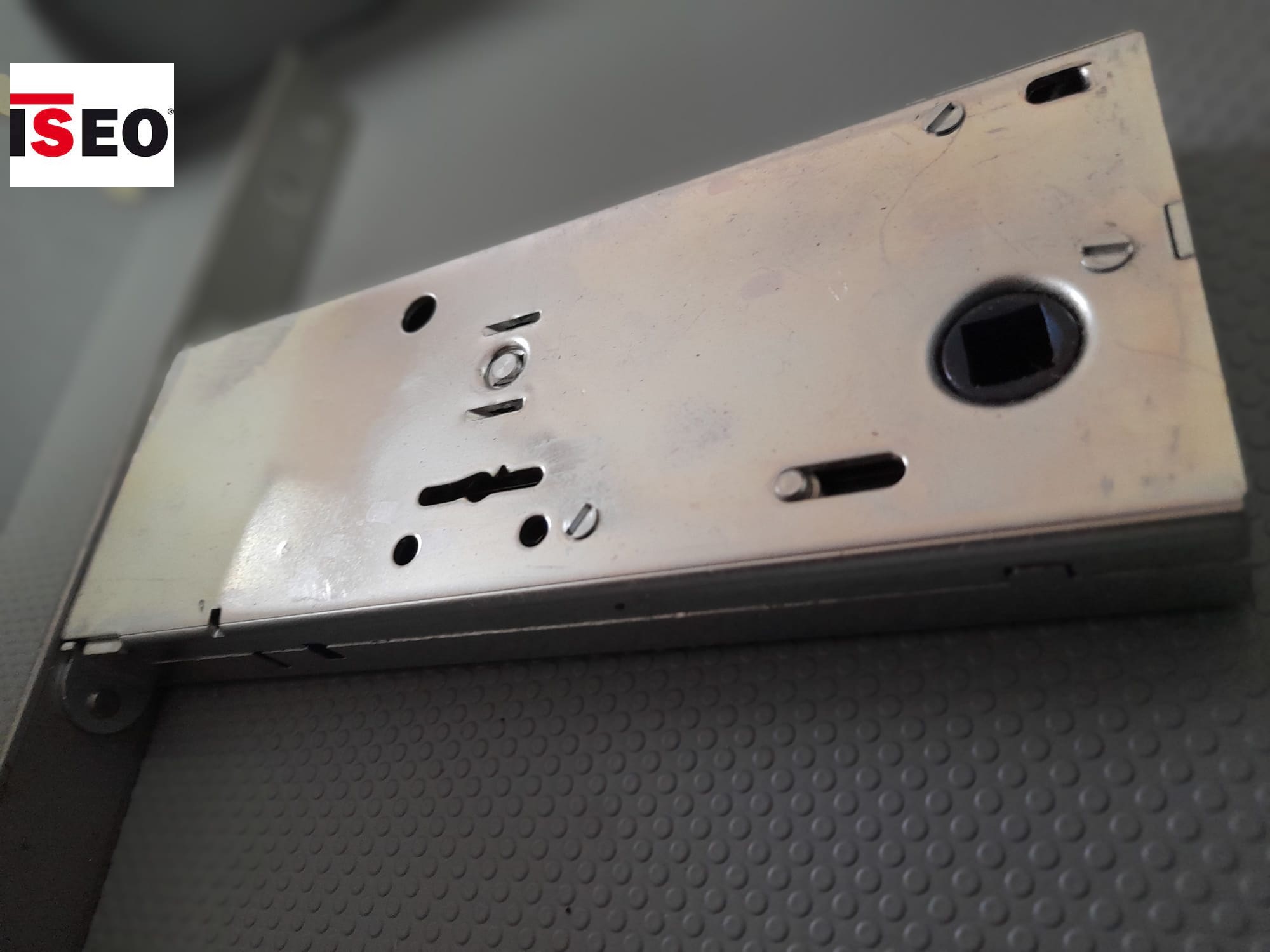 Serratura per fascia frontale  961152 INOX mm 25