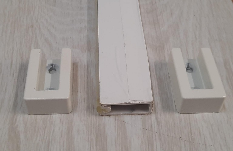 Reggitubo per tubo rettang 30 x 15  BIANCO