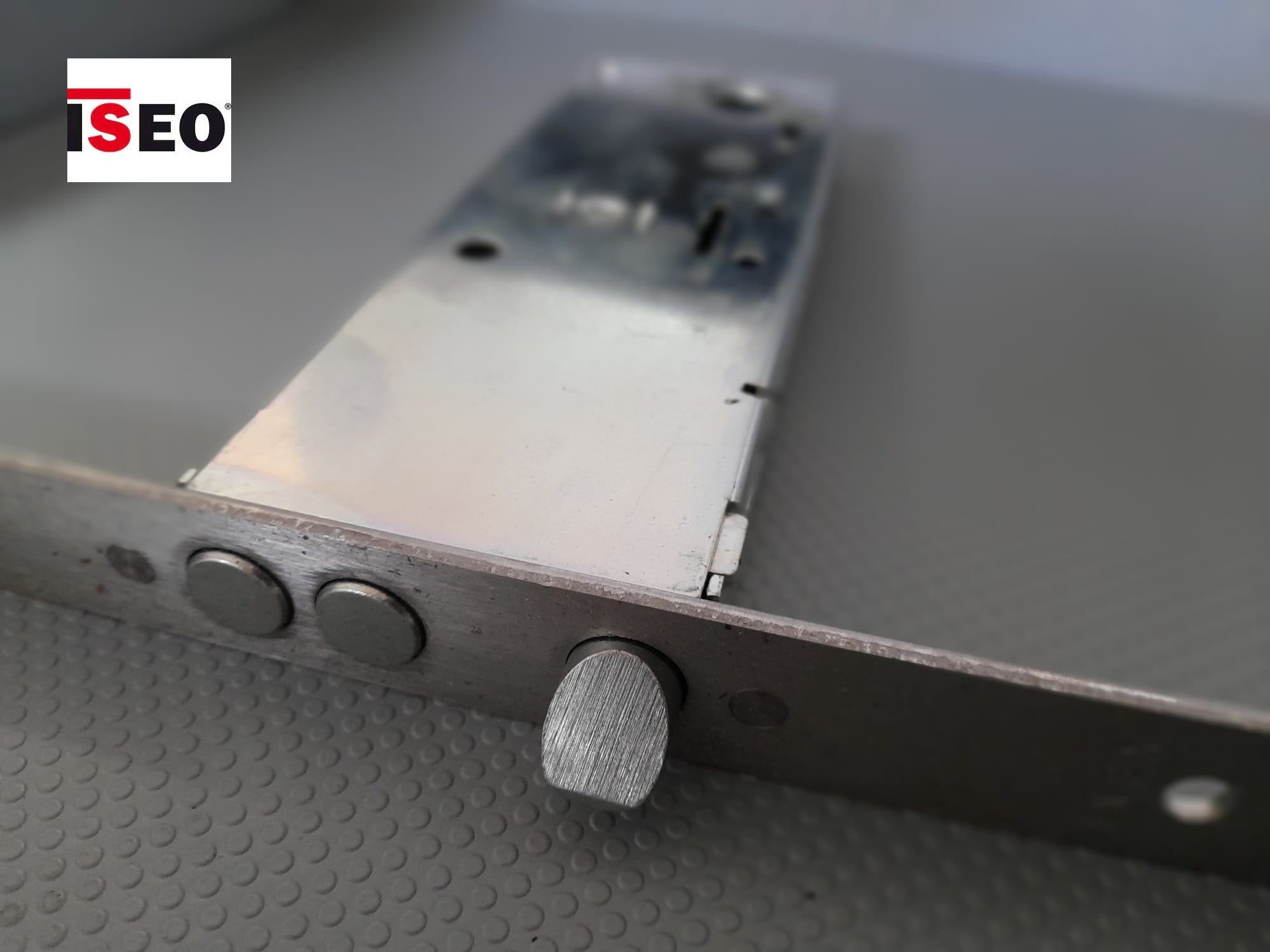 Serratura per fascia frontale  961152 INOX mm 25