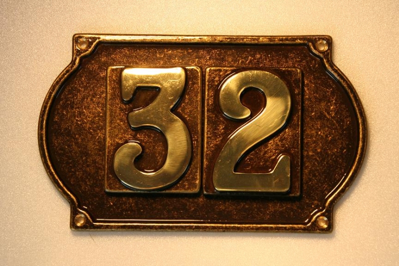 Numero civico in ottone con targhetta a 2 numeri - ALUBOX