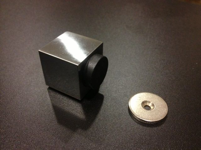 Fermaporta cubo magnetico cromo satinato