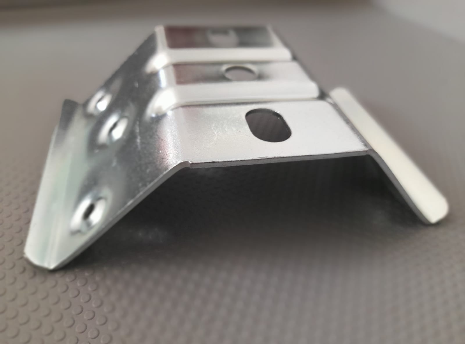 Piastra per gambe tavolo 90x50x50 mm art 8/367