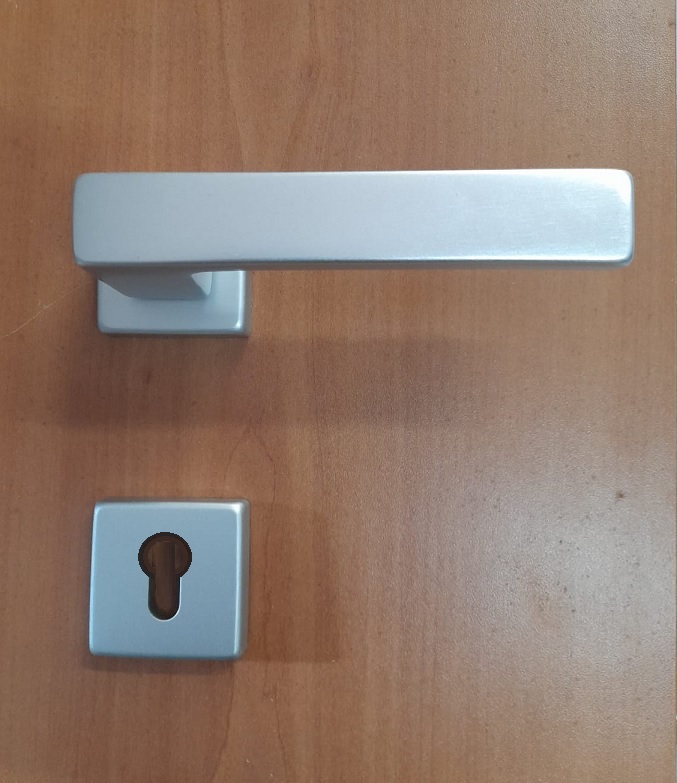 Maniglia per porta Ghidini Carlo quadra cromo satinata