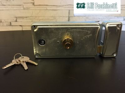 FF serratura zincata con scrocco a due mandate e quadro maniglia 8mm per ferro p38
