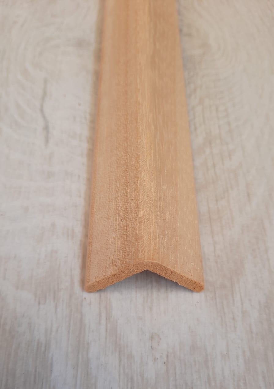 Angolare paraspigolo ayous grezzo da 28 mm x 3 MT 