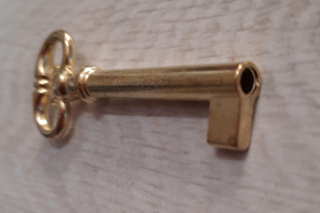 Chiave per mobili ottonata da 42 mm CAS