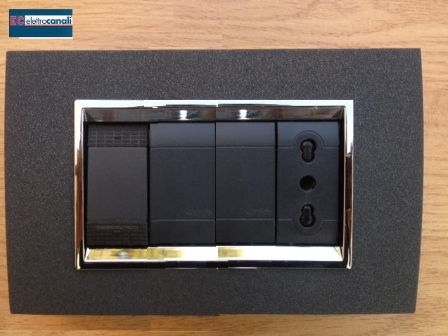 Coprinterruttore PRESTIGE grigio goffrato 4 posti ecl3084 