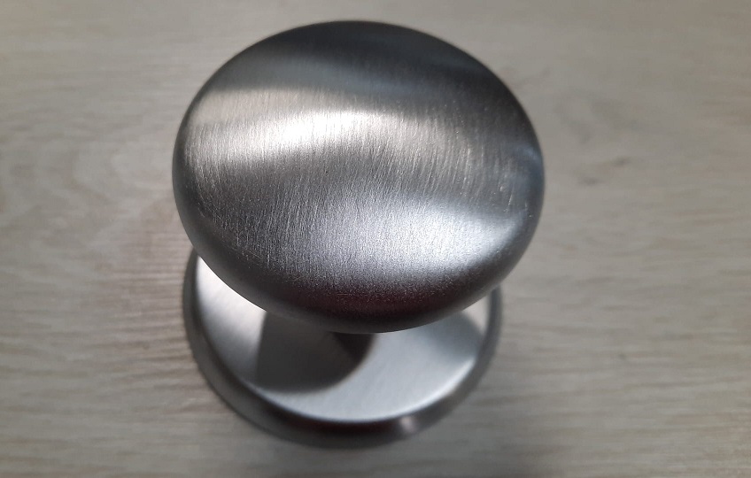 Pomolo per porta Classic cromo sat.da 70mm con sottorosone COTTALI 