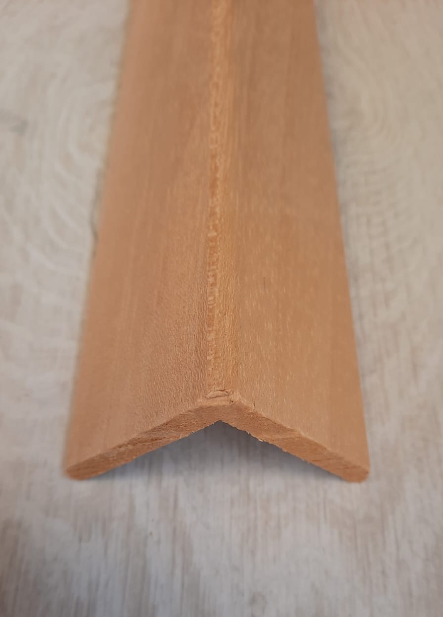 Angolare paraspigolo ayous grezzo da 45 mm x 3 MT 
