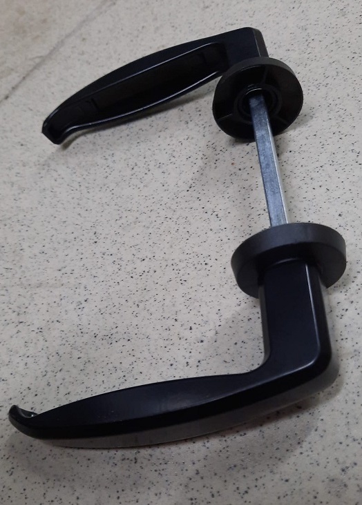 Maniglia nera per porta quadro 6  M102N/2AS Pettiti