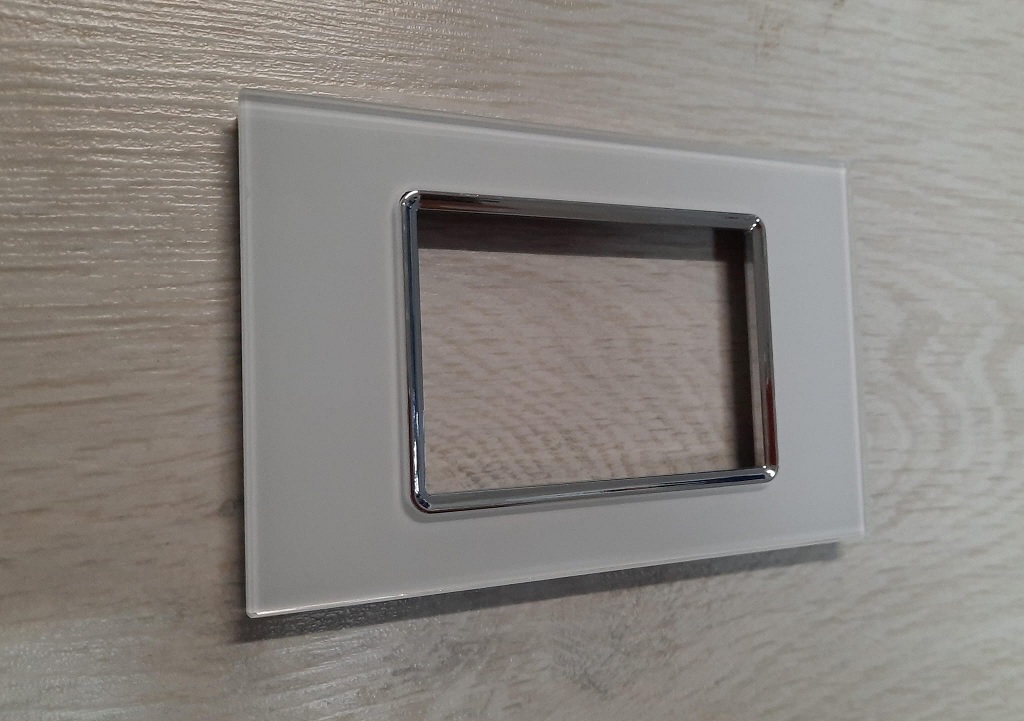 Placca coprinterruttore a 3 posti MAPAM per living bticino