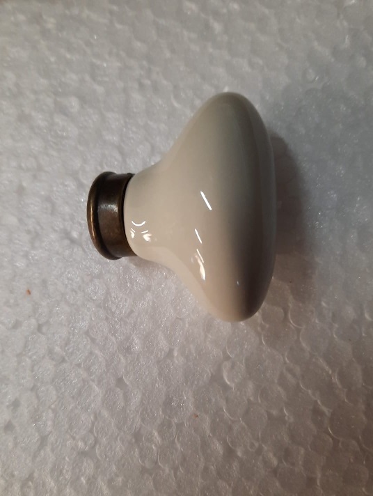 Pomolo porcellana ovale da 43 mm per mobili  