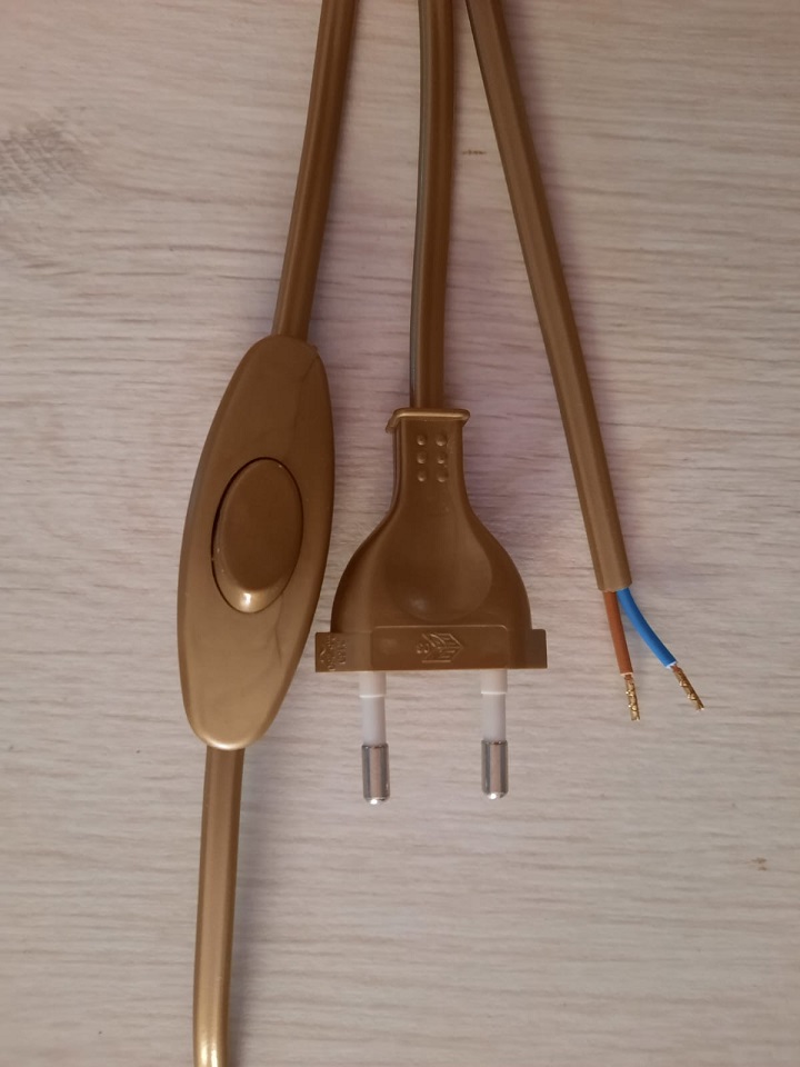 Interruttore cablato unipolare con cavo e spina 2P 10A da 1.80 mt