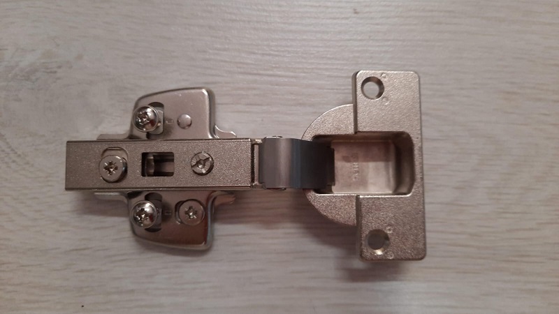 Cerniera scatto diam. 40 Hettich