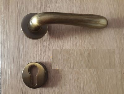 Maniglia Clara- Amalfi in ottone bronzato bocchetta Yale