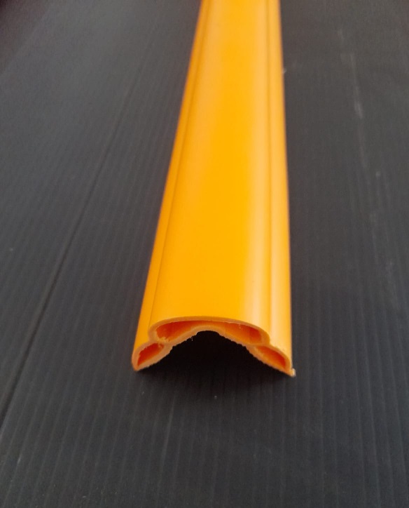 Paraspigolo antiurto flessibile in PVC 35x 35 colorato da MT2