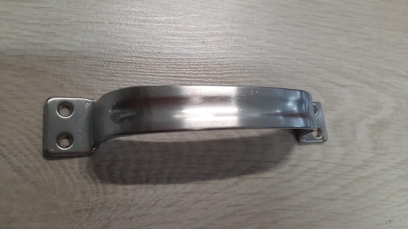 Maniglia a ponte  da 140 mm in ottone  cromo satinato 