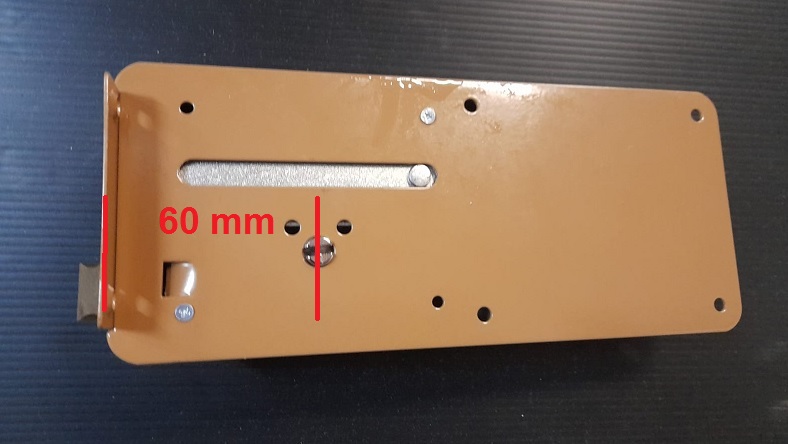 Serratura ferroglietto  per LEGNO a 6 mandate con scrocco P65