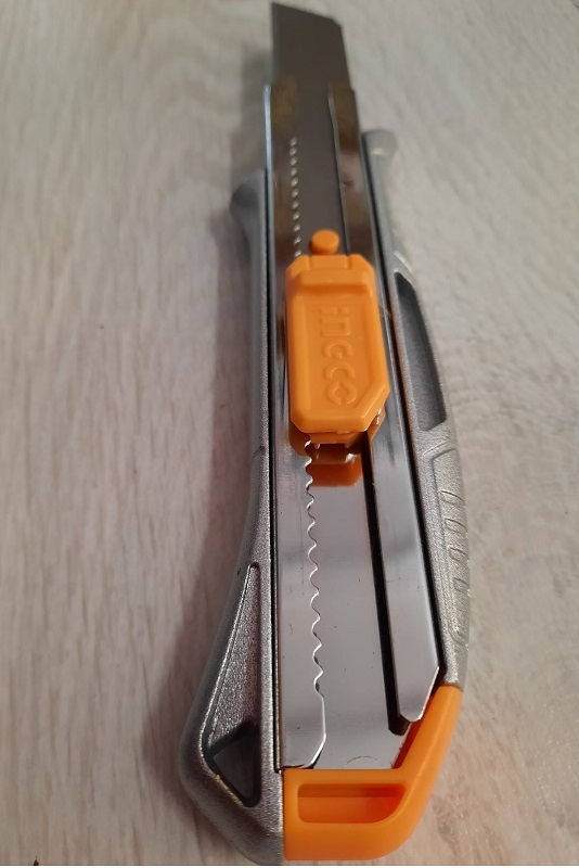Cutter taglierino  INGCO lama da 18mm in alluminio Ingco