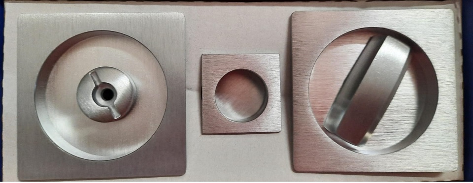 Kit maniglie quadre e serratura per porte scorrevoli